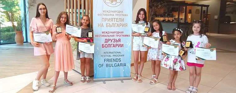 Две награди Гран при и още 5 отличия от фестивала „Приятели на България“ за талантите на „Сарандев“