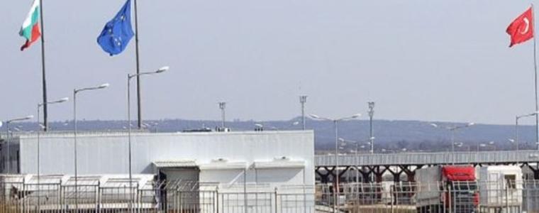 Километрични опашки на турско-българските граници, гурбетчиите се завръщат