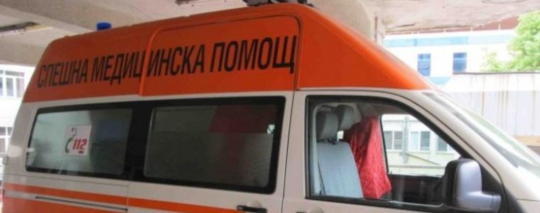 Шофьор пострада, след като се заби последователно в две дървета в Тошевско