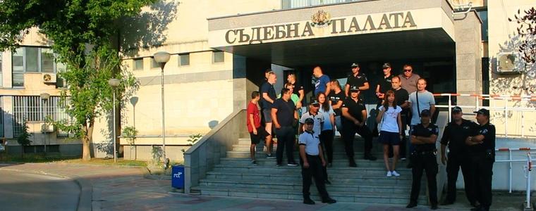 За увеличение на заплатите настояват охранители към съдилищата в областта (ВИДЕО)