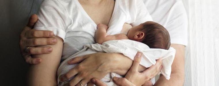 Акушерка: Много млади майки не осъзнават ролята на кърменето преди момента на раждане