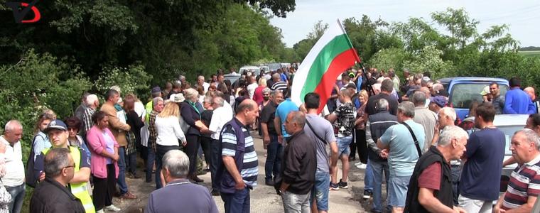 Житница и околните села отново на протест за пътя – ремонтът спря преди най-лошия участък