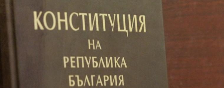 Конституционалисти за новата идея на Трифонов за референдум