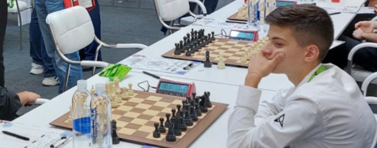 Момчил Петков загуби от шахматист от ТОП 100 в света
