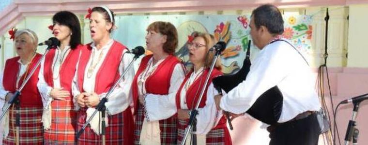 20 състава се изявиха на сцената на XVII Фолклорен събор „Славеи пеят в Пчеларово“