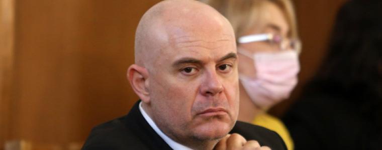 Гешев: Всяка година по пътищата загиват българи колкото в един локален конфликт