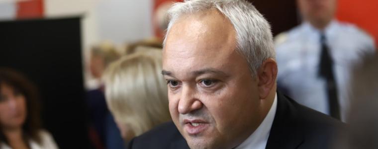 От 2014 висши полицаи осигурявали чадър на Семерджиев
