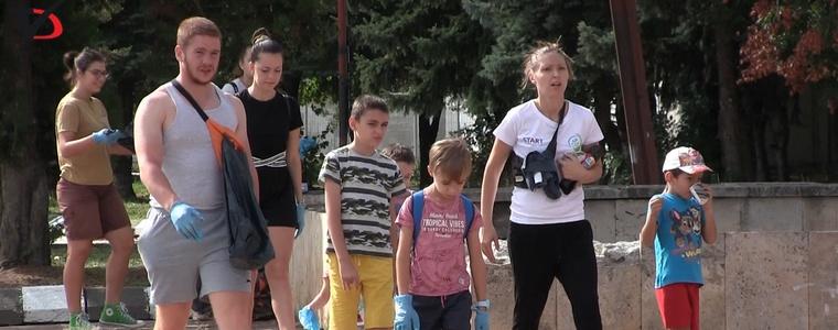 Предимно деца и младежи се включиха в акцията по почистване на Добрич (ВИДЕО)