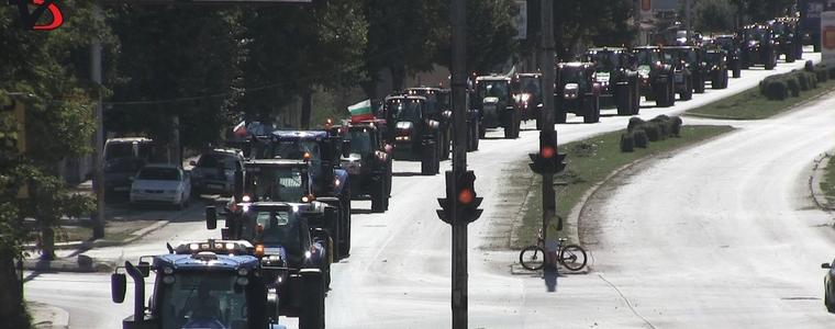 Протестно шествие на земеделците от Добруджа премина по улиците на Добрич (ВИДЕО)