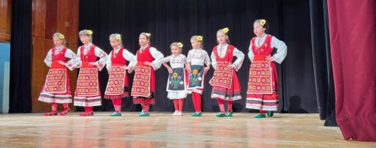 70 участници от област Добрич се включиха във фолклорна среща в Младежки център – Добрич