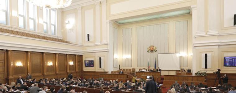 БЕЗПРЕЦЕДЕНТНА ПАТОВА СИТУАЦИЯ: Парламентът без председател