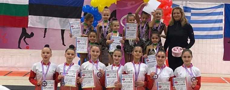 Две титли за „Алексия“ от международен турнир по естетическа групова гимнастика в Румъния