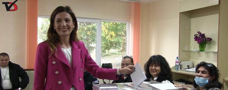 Ертен Анисова: Гласувах за стабилна и сигурна България, която ще отстоява евроатлантическите ценности (ВИДЕО)