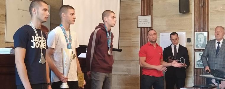 След успехите на Световното първенство кикбоксьорите на „Десант“ гостуваха на Общински съвет – Добрич