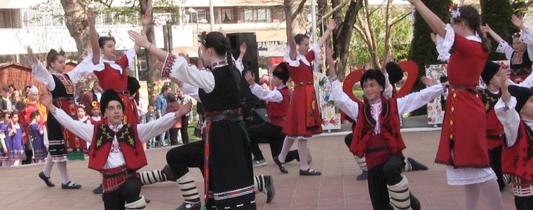Танцов ансамбъл „Добротица“ се готви за участие във фестивала "Мисионис пее и танцува"