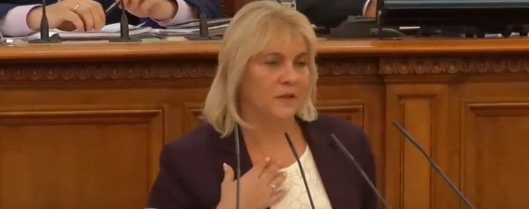 Мая Димитрова защити идеята за връщане на хартиената бюлетина 