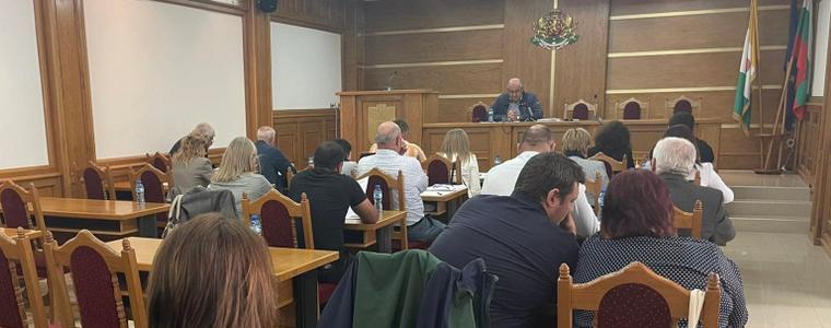 Общинският съвет на Община Добричка заседава днес
