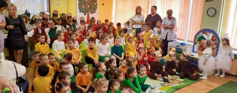 Педагозите от ДГ "Радост" подариха вълнуващи мигове на своите възпитаници (СНИМКИ)