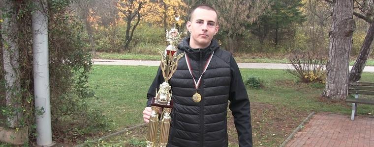 Ростислав Тодоров от Добрич спечели най-ценния трофей в българския киокушин (ВИДЕО)