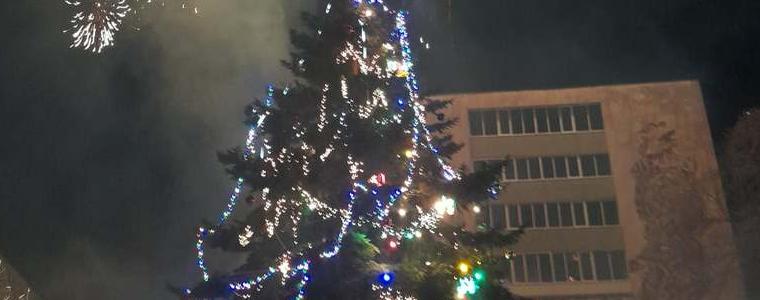 Днес ще бъдат запалени светлините на коледното дърво в Каварна