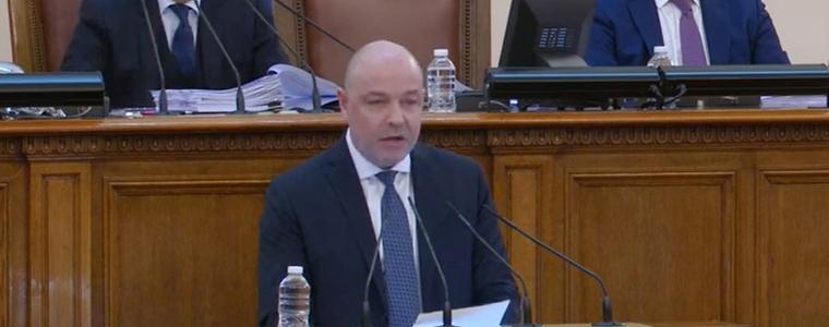 Кандидатът за премиер към парламента: Нека любовта към България днес надделее!