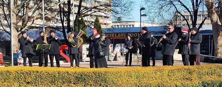 Продължават празничните концерти на Духов оркестър – Добрич на площад „Свобода“