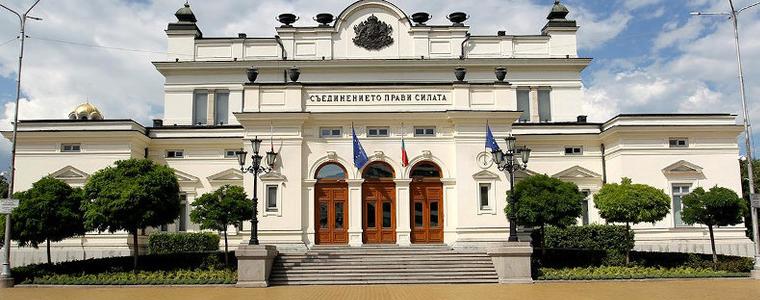 Социалната комисия в НС остави на правителството да определи минималната заплата за 2023 г.