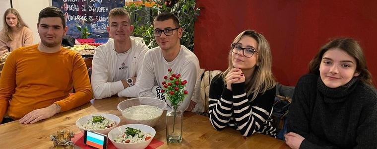 Ученици от „Райко Цончев“ на посещение в коледна Прага  по проект Еразъм+