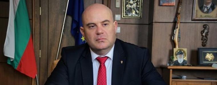 Гешев няма да се "брани" в правната комисия, обсъжда в Турция нелегалната миграция