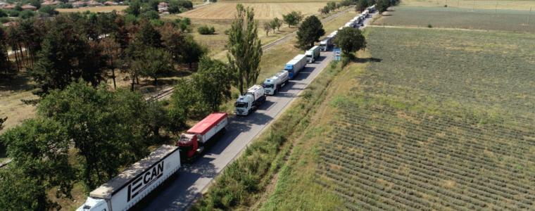 От сдружението „Аз имам камион“ са готови да се обърнат към ЕК заради опашките по границите с Румъния (АУДИО)