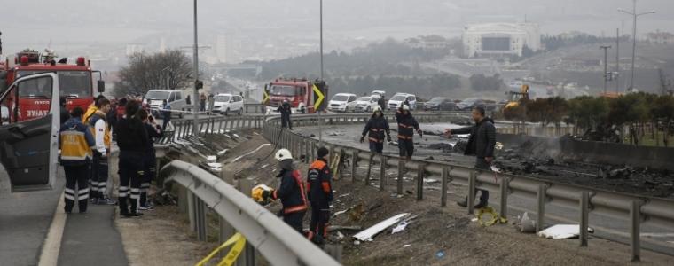 8 души загинаха, след като пътнически автобус се преобърна в Турция