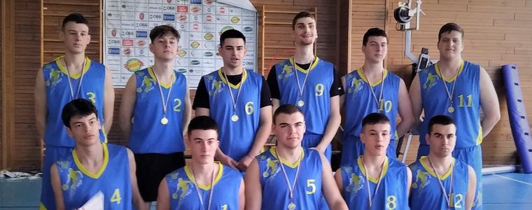 БАСКЕТБОЛ: Титли за ЕГ "Гео Милев" и СУ "П. Р. Славейков" на ученическите игри в Добрич