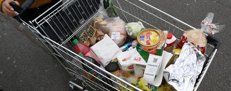 Бавно и с малко храните поевтиняват