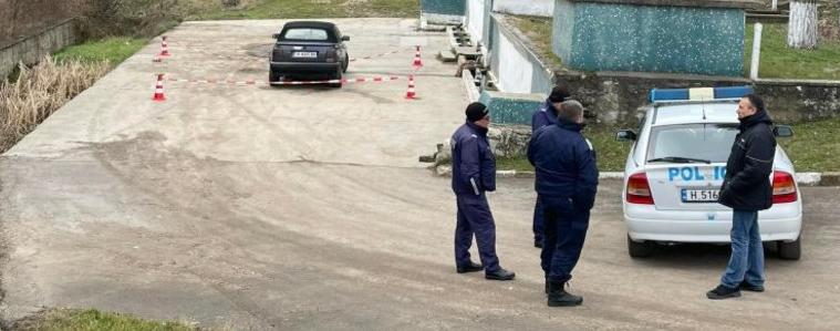 Момче се задуши в кола в Шуменско, приятелката му е настанена в болница
