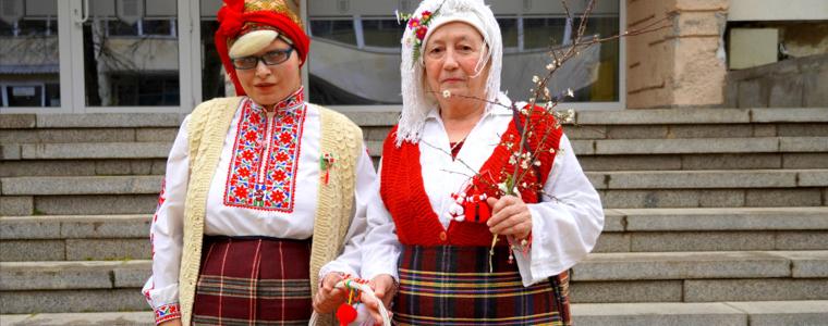 Мартенски премени по улиците на Добрич от Комплекса за социални услуги (ВИДЕО)