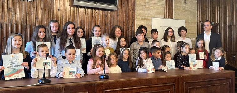 Наградиха победителите в конкурса на Община Добрич „За да я има България“ (ВИДЕО)