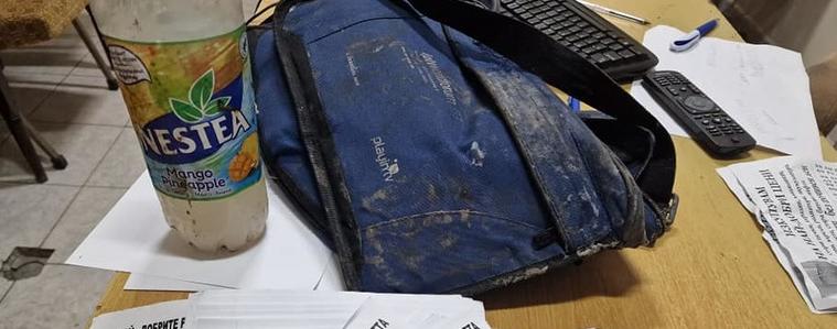 Общинската полиция санкционира жена за лепене на съобщения на нарегламентирано място