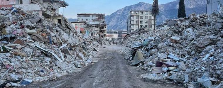 След смъртоносното земетресение в Турция: 300 арестувани за строителство  