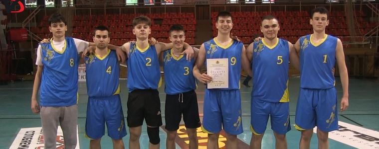 БАСКЕТБОЛ: ЕГ „Гео Милев“ е областен шампион при юношите (ВИДЕО)
