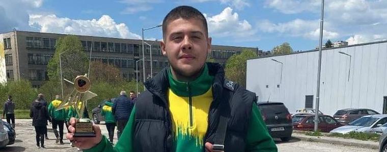 ХАНДБАЛ: Четвърто място в България за младежите на "Добруджа", Деян Малчев - отново най-добър защитник