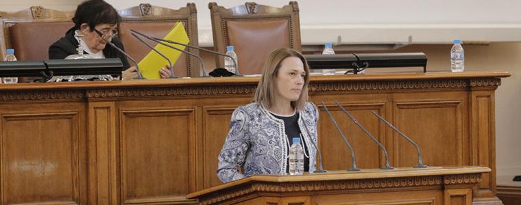 Ива Митева пак в парламента, начело на дирекция  