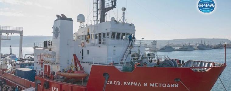 Корабът "Св.св. Кирил и Методий" навлезе в пролива Дарданели