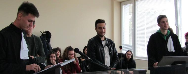 Ученици разиграха съдебен процес и разговаряха с магистрати в Районен съд Балчик