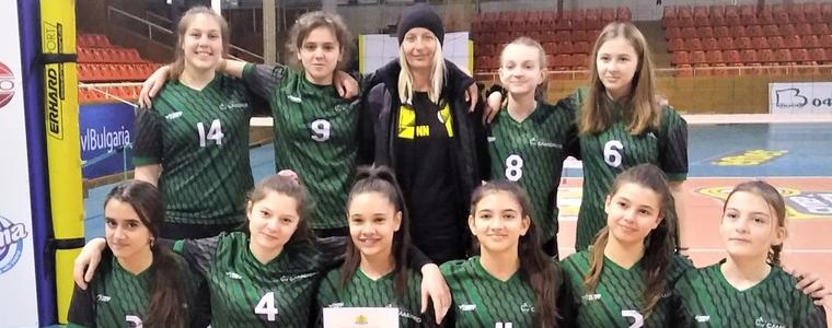 ВОЛЕЙБОЛ: Момичетата и момчетата на СУ „П. Р. Славейков“ се класираха на държавните финали