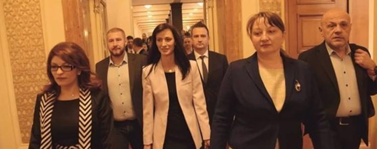 "Възраждане" захапаха ГЕРБ и ПП-ДБ от сутринта, хората на Борисов напуснаха залата