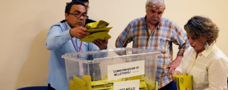 Близо 500 000 турски граждани в чужбина вече са гласували на балотажа за президент