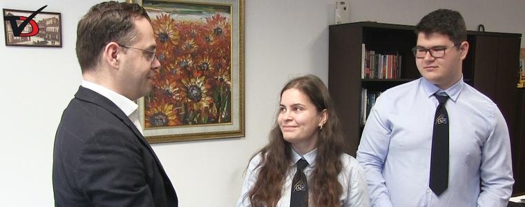 Йордан Йорданов поздрави победителите от националната олимпиада по информационни технологии (ВИДЕО)