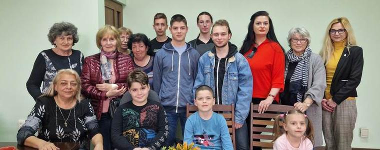 Клуб „Майчина Грижа“ прие нови стипендианти и изпрати абитуриенти