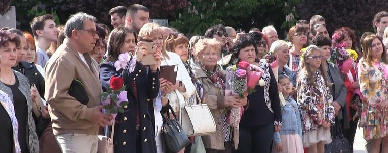 Община Добрич награди учители и директори за принос в развитието на образованието (ВИДЕО)