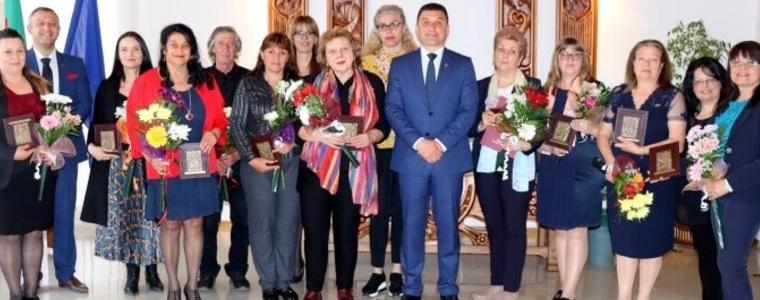 Община Генерал Тошево награди заслужили учители, културни дейци и изявени ученици